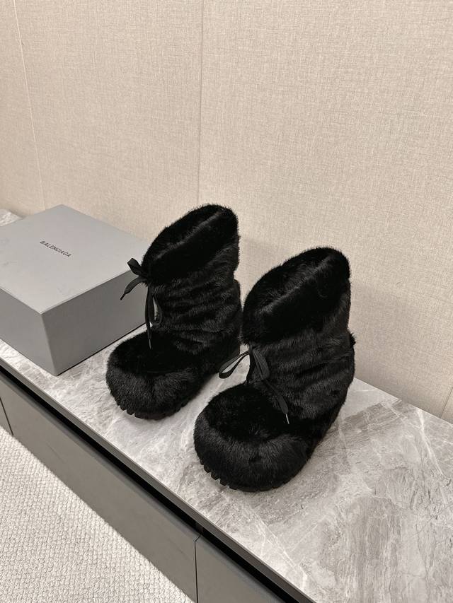 男10 Balenciaga巴黎世家滑雪系列skiwear最新款情侣阿拉斯加雪地靴 正品rmb9620购入开发 完美复刻 设计师推出探索时尚界对于原创与挪用的概